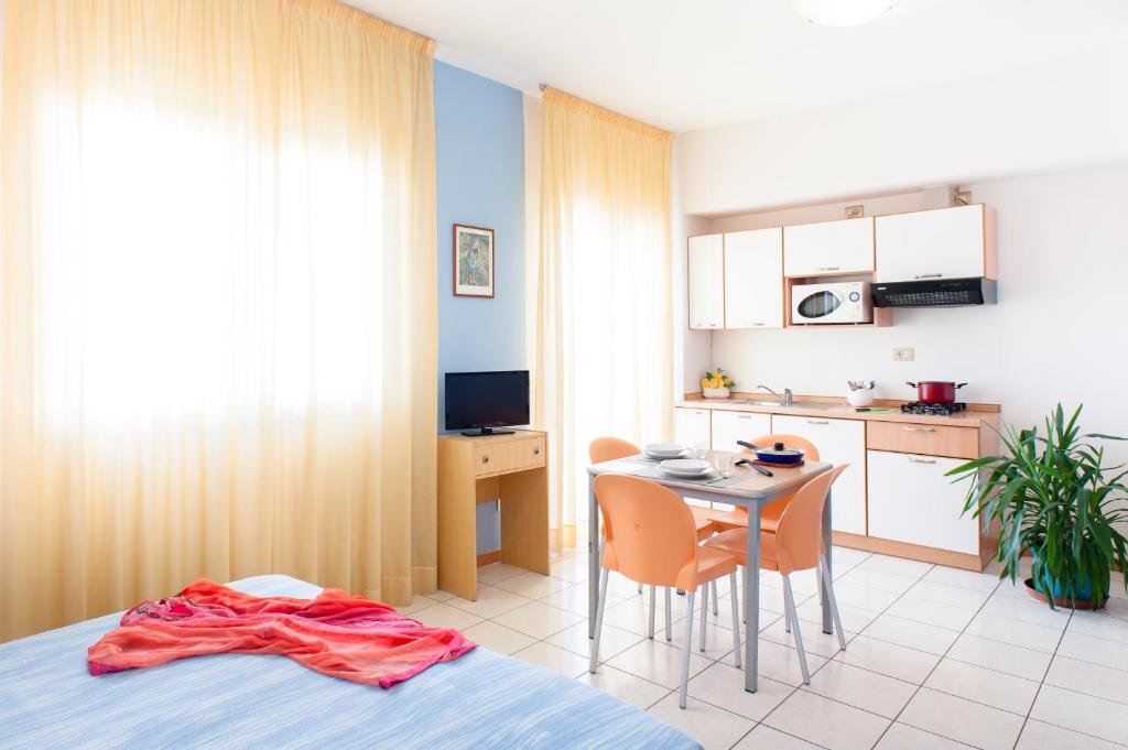 A kitchen or kitchenette at Welcome Residence per famiglie