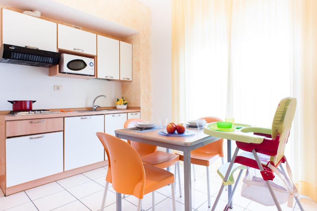 A kitchen or kitchenette at Welcome Residence per famiglie