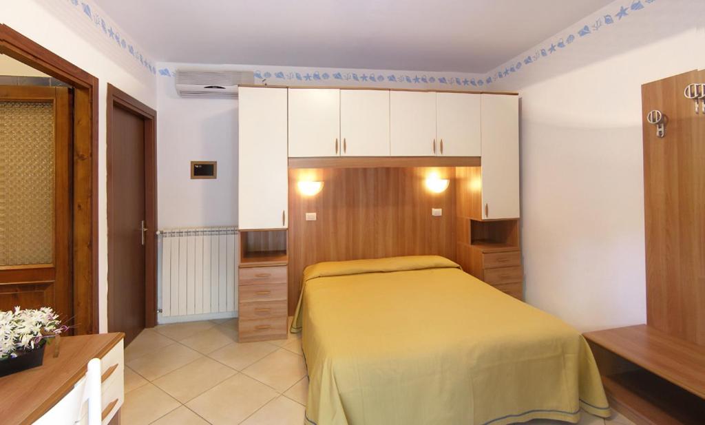 Postel nebo postele na pokoji v ubytování Hotel Germania