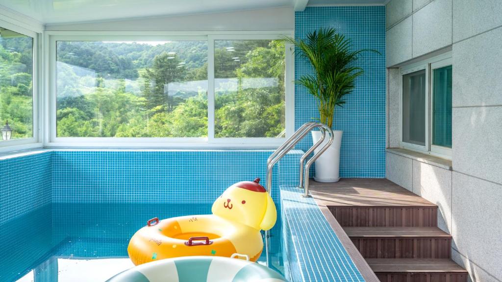 a bath tub with a rubber duck in a bath room at Gapyeong Nomadrium poolvilla Pension in Gapyeong