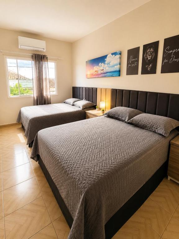 a bedroom with two beds and a window at Apartamento completo Excelente localização Centro in Canindé