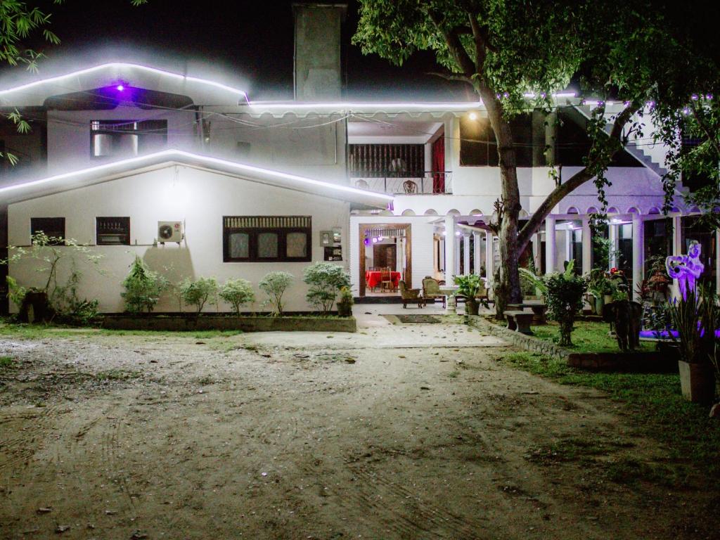 a house at night with lights on it at Saranga Holiday Inn in Wellawaya