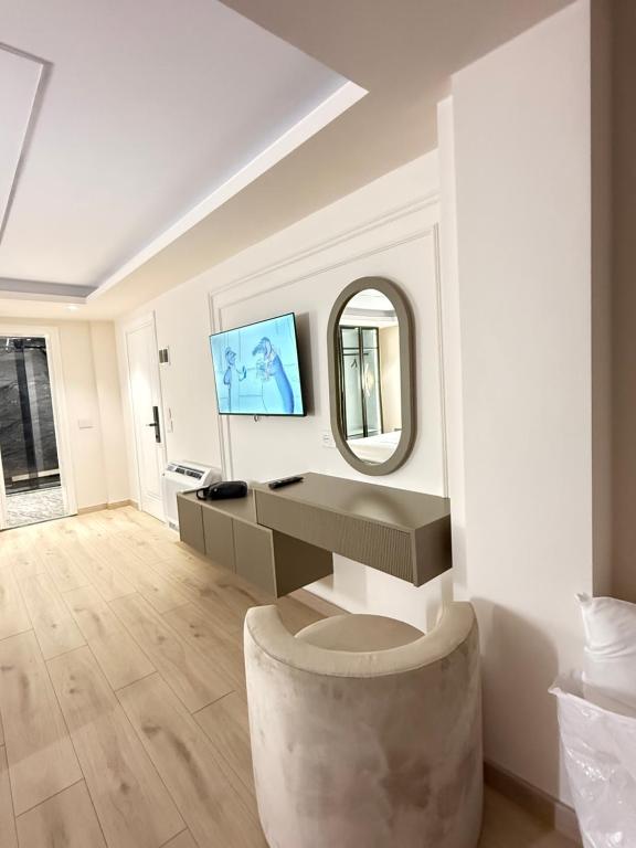 a living room with a table and a mirror at Old Town Inn room 9 in Pogradec