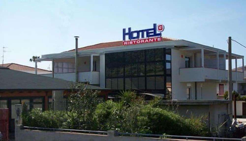 a building with a sign on top of it at Hotel Grotte in Mongiove