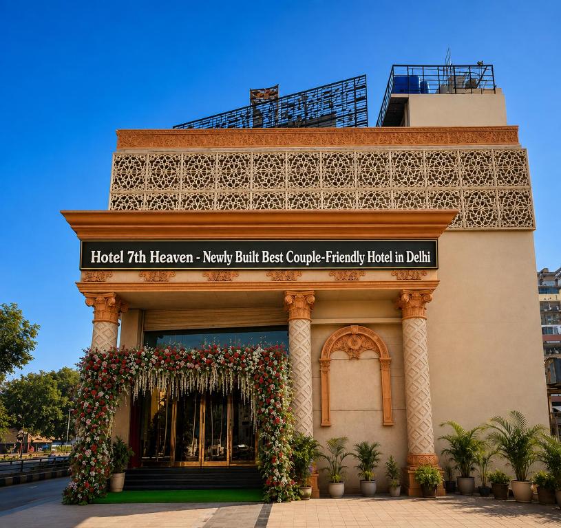 لابی و فضای عمومی Hotel 7th Heaven - Newly Built Best Couple-Friendly Hotel in Delhi - تصویر ۵