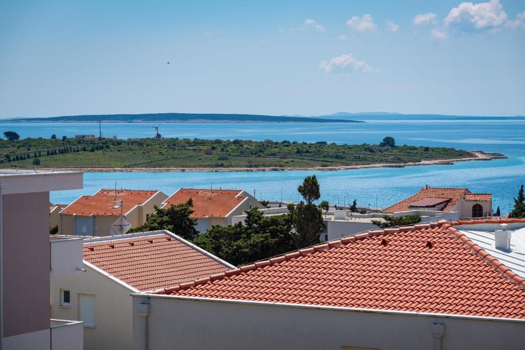 CC Mahlinha with a Nice View