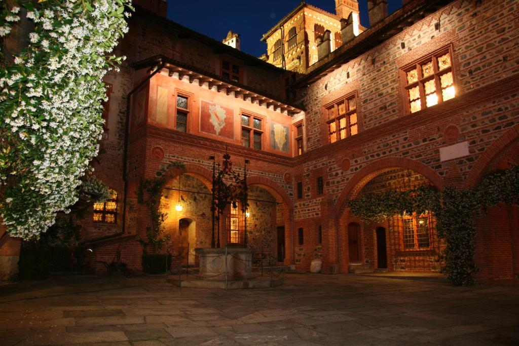 Fotografie z fotogalerie ubytování Castello Di Pavone v destinaci Pavone Canavese