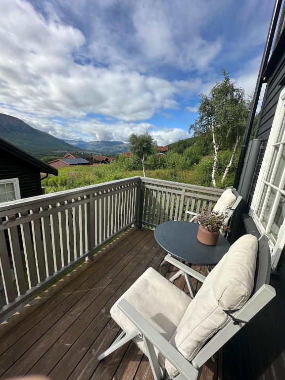 a patio with a table and chairs on a deck at Oppdal Alpintun in Oppdal