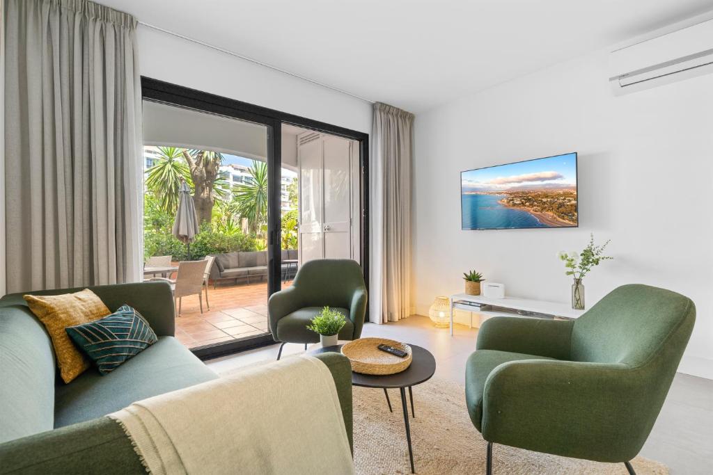 Modern 3 bed Apartment in Puerto Banus, Marbella