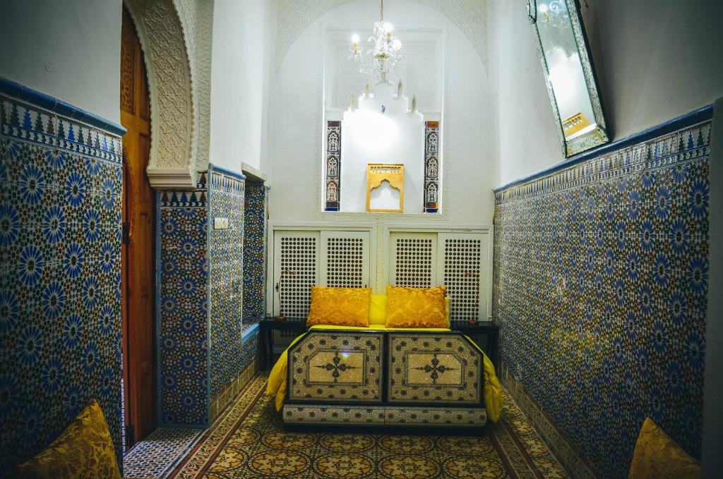 Voodi või voodid majutusasutuse Riad Tetuanía toas