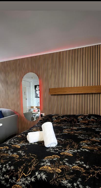 a room with a bed with a white pillow on it at Edenhope Motor Inn in Edenhope