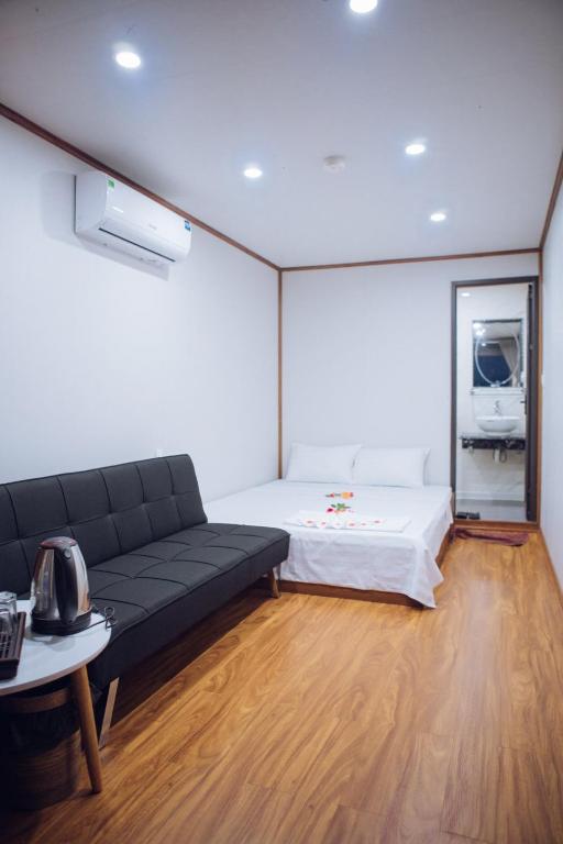 a living room with a couch and a bed at Thái house Mộc Châu in Bản Chiềng Di