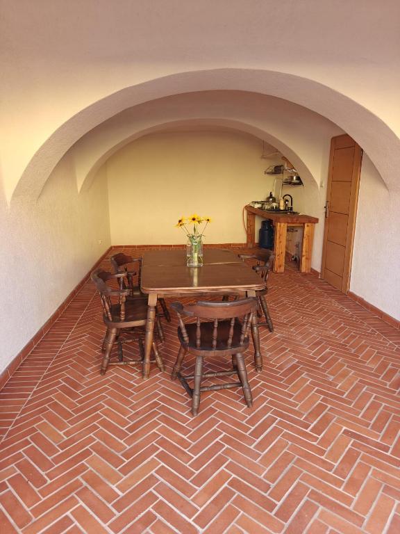 a dining room with a table and chairs and an archway at Agroturystyka - Pasieka Miody Gór Opawskich in Dobiesźow