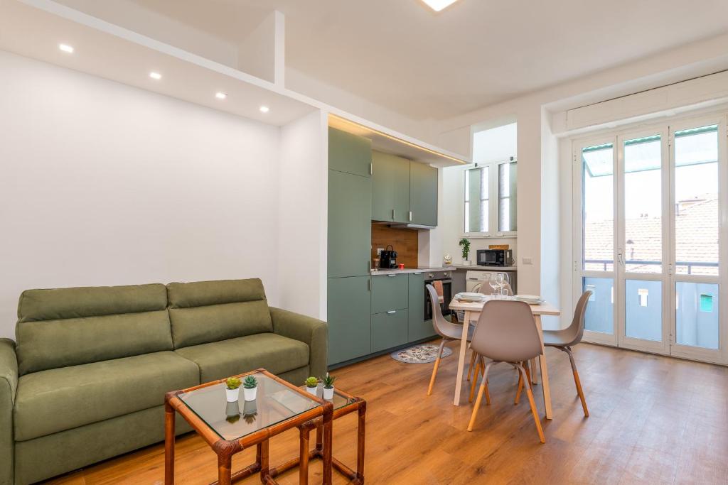 Modern Apartment with Balcony in Milan for 4