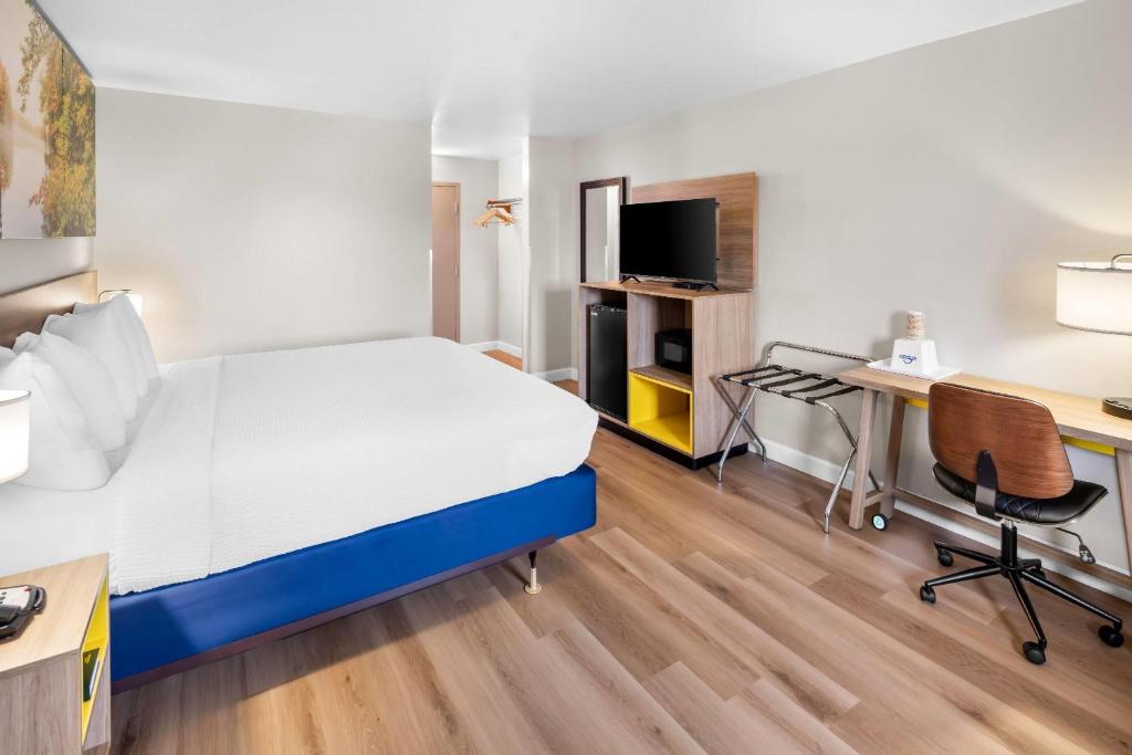 Days Inn by Wyndham Columbus East Airport - Habitación Con Cama Extragrande - No Fumadores