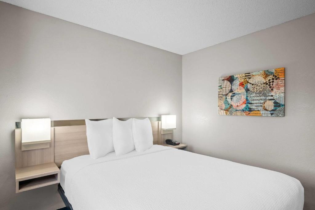 Microtel Inn Georgetown - Lexington North - Queen Room - Non-Smoking