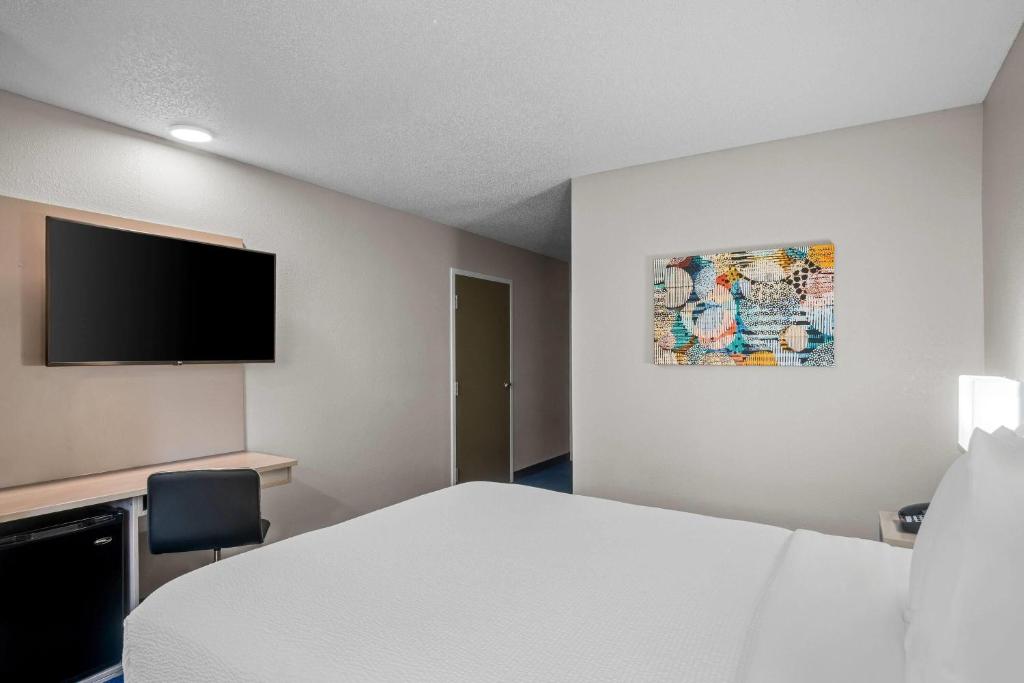 Microtel Inn Georgetown - Lexington North - Queen Room - Disability Access/Non-Smoking