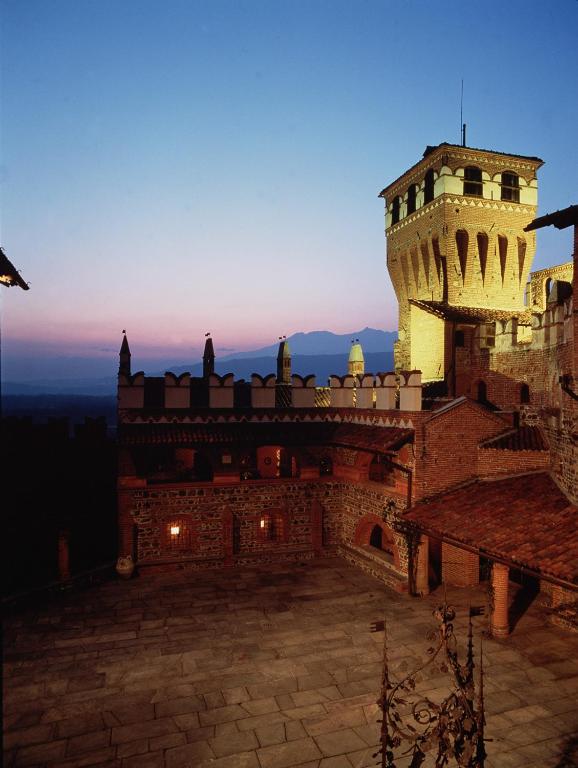 Fotografie z fotogalerie ubytování Castello Di Pavone v destinaci Pavone Canavese