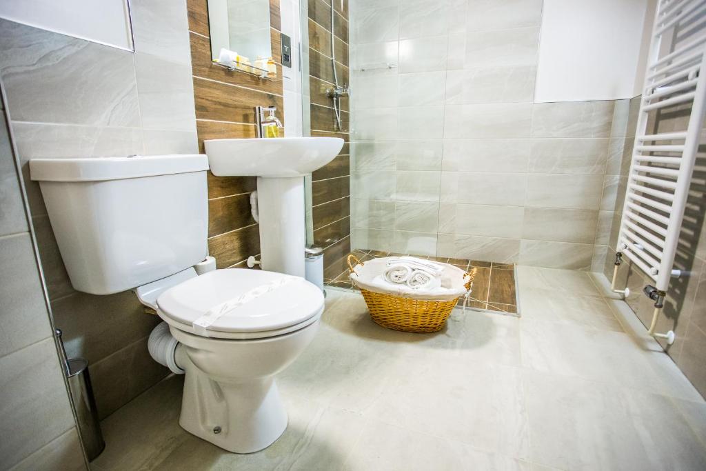 The Duke of Edinburgh Hotel & Bar - Executive Twin Room