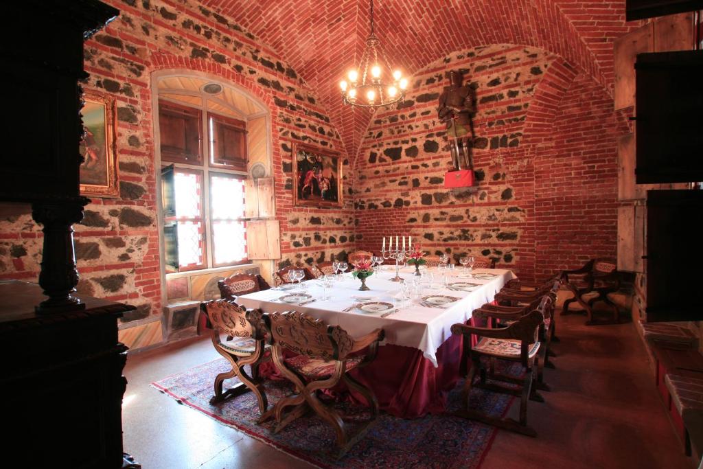 Fotografie z fotogalerie ubytování Castello Di Pavone v destinaci Pavone Canavese