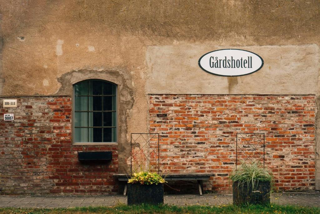 a sign on the side of a brick building at Wapnö Gårdshotell in Halmstad