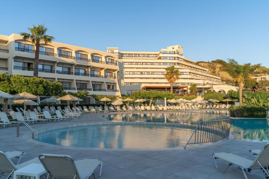 Bazén v ubytování SOL by Meliá Cosmopolitan Rhodes - All Inclusive nebo v jeho okolí
