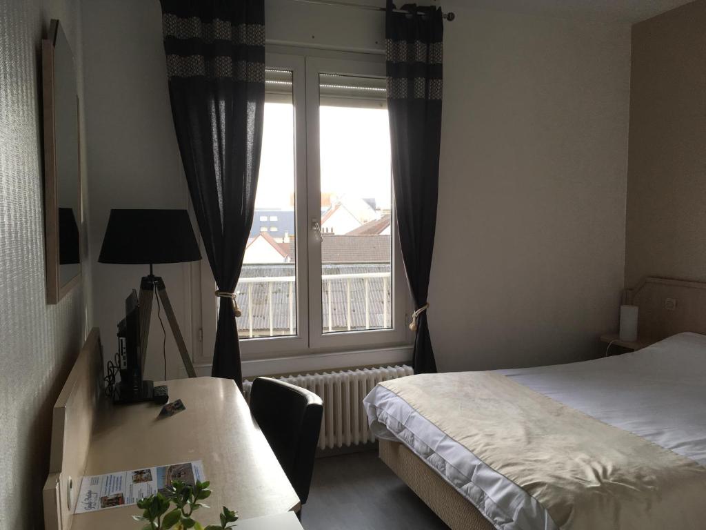 Кровать или кровати в номере Hotel La Terrasse