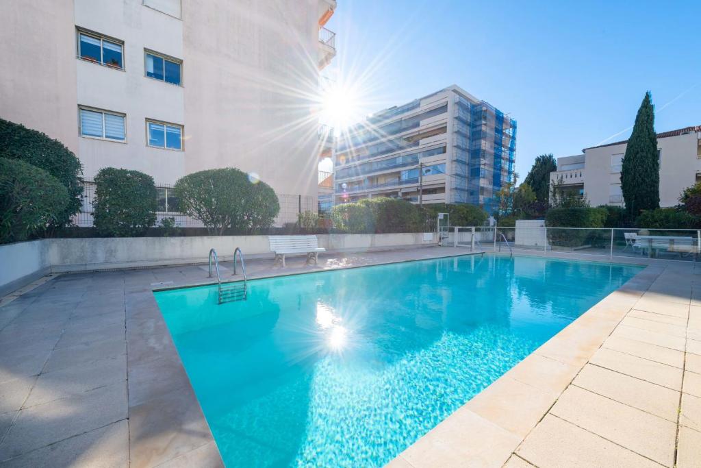 1-Br Cannes East Residence with Swimming Pool