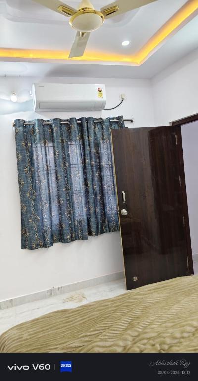 a room with a curtain and a door at Graps Ocean Stay in Chīrāla