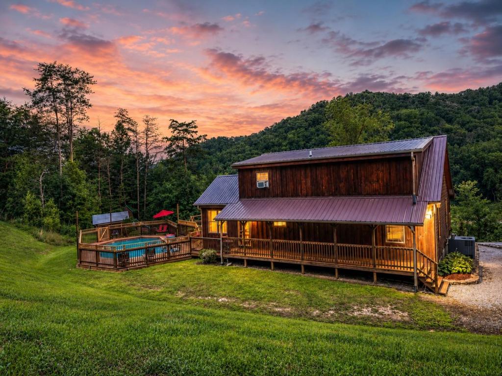 a large wooden house with a pool in the yard at Starry Mountain Night- Private Pool, Pool Table in Stanton