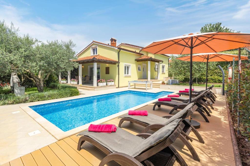 Villa Ladonja by Villa Plus