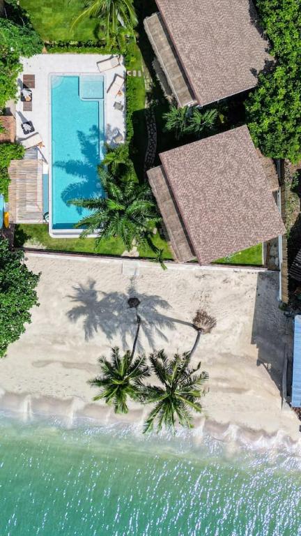 an overhead view of a beach with a swimming pool at Happy Home kpg in Ko Phangan