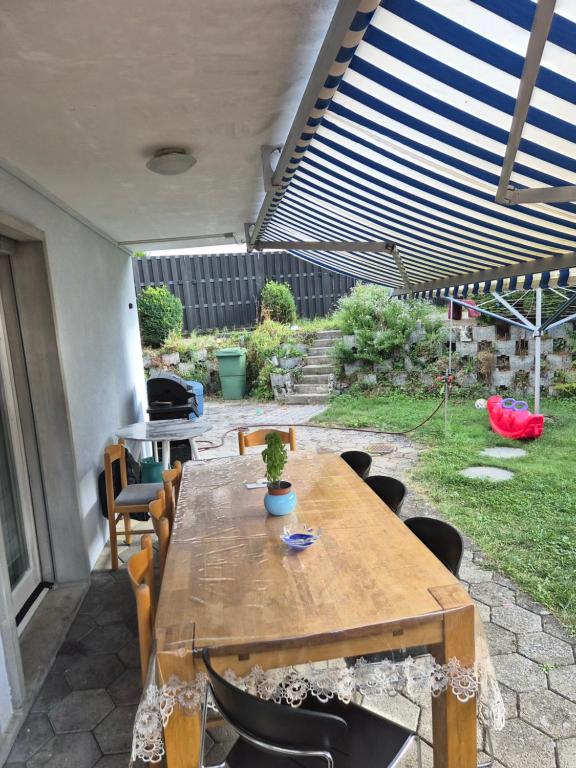 Puutarhaa majoituspaikan Casa Palombo Bed and Breakfast ulkopuolella