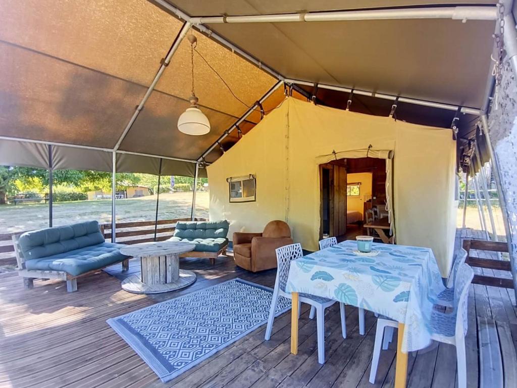 a living room with a table and chairs at Lodge La Belle Vie in Vigeois