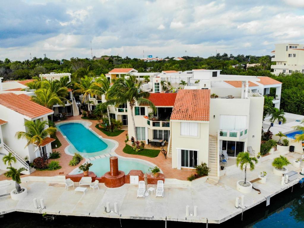 an aerial view of a house with a swimming pool at Stunning Large Remodeled Penthouse-Big Canal Views in Puerto Aventuras