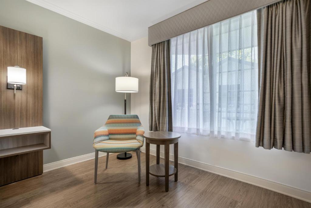 Best Western Plus Riviera - King Room - Non-Smoking