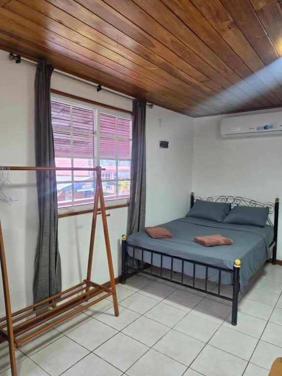a bedroom with a bed and a window at Casa solarte bocas del toro in Bluff BEach