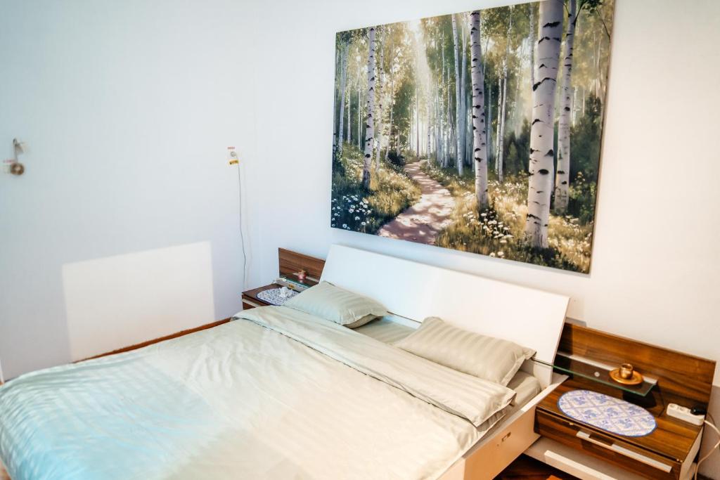 a bedroom with a bed with a painting on the wall at Casa Verde in Vaţa de Jos