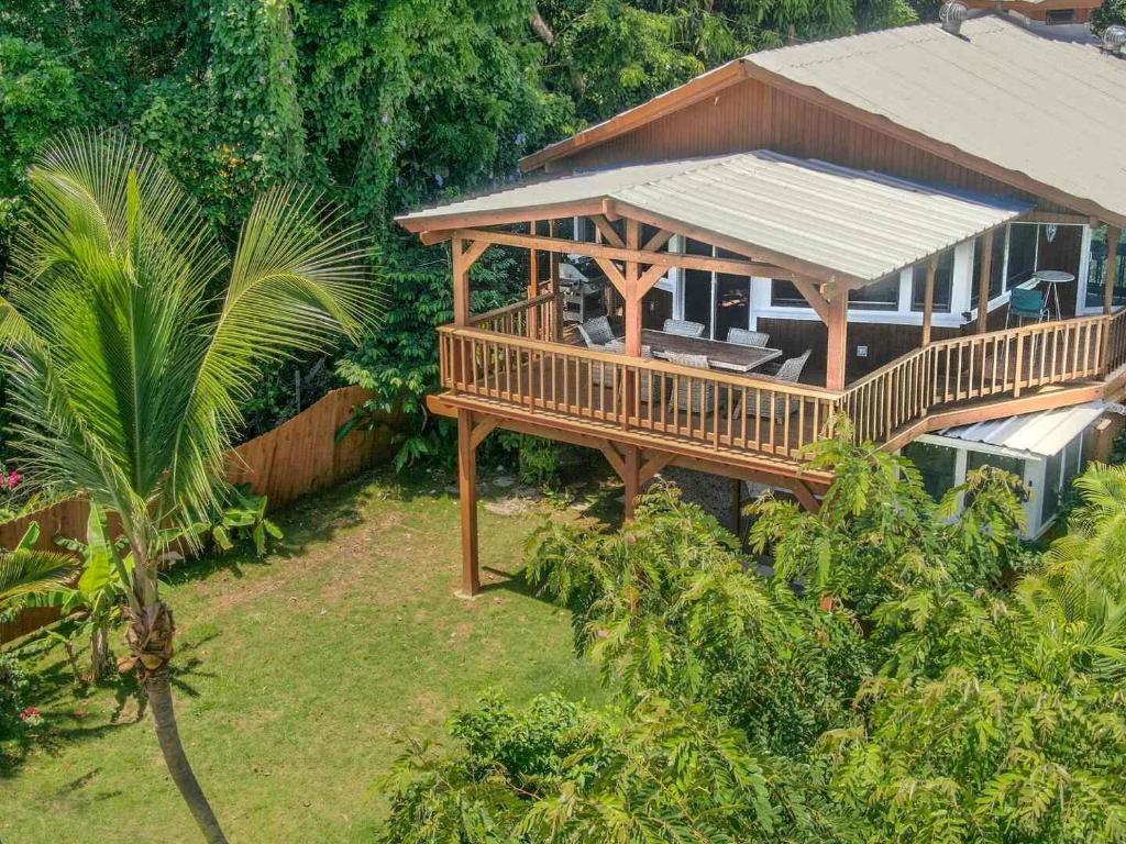 an overhead view of a wooden gazebo in a garden at Tres Amigos Beach House, Rincon PR in Rincon