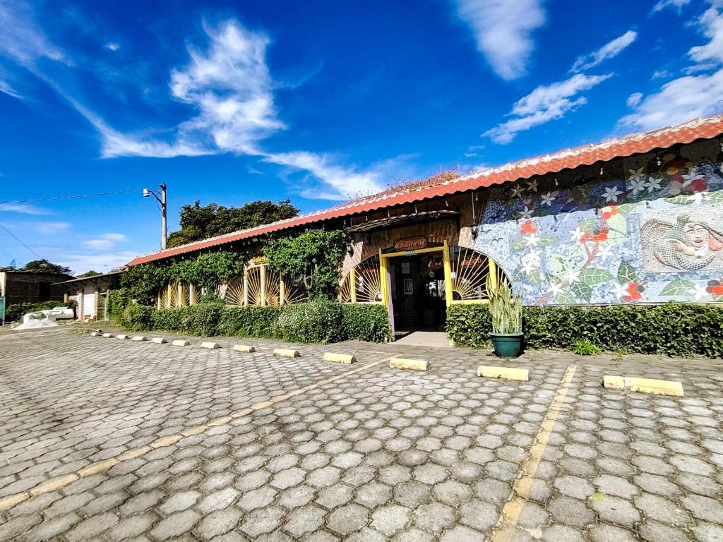 a building with a mural on the side of it at cabañas de Apaneca in Apaneca