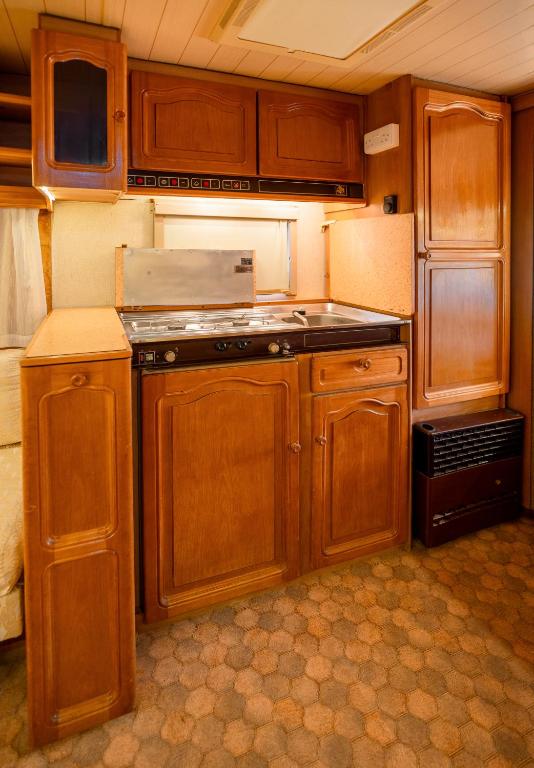 Cuina o zona de cuina de Noma Caravans - A Luxury Caravan Stay in the outdoors