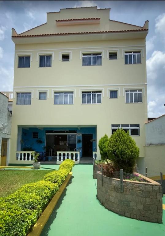 a large building with a walkway in front of it at Pousada Narcizo in São Lourenço