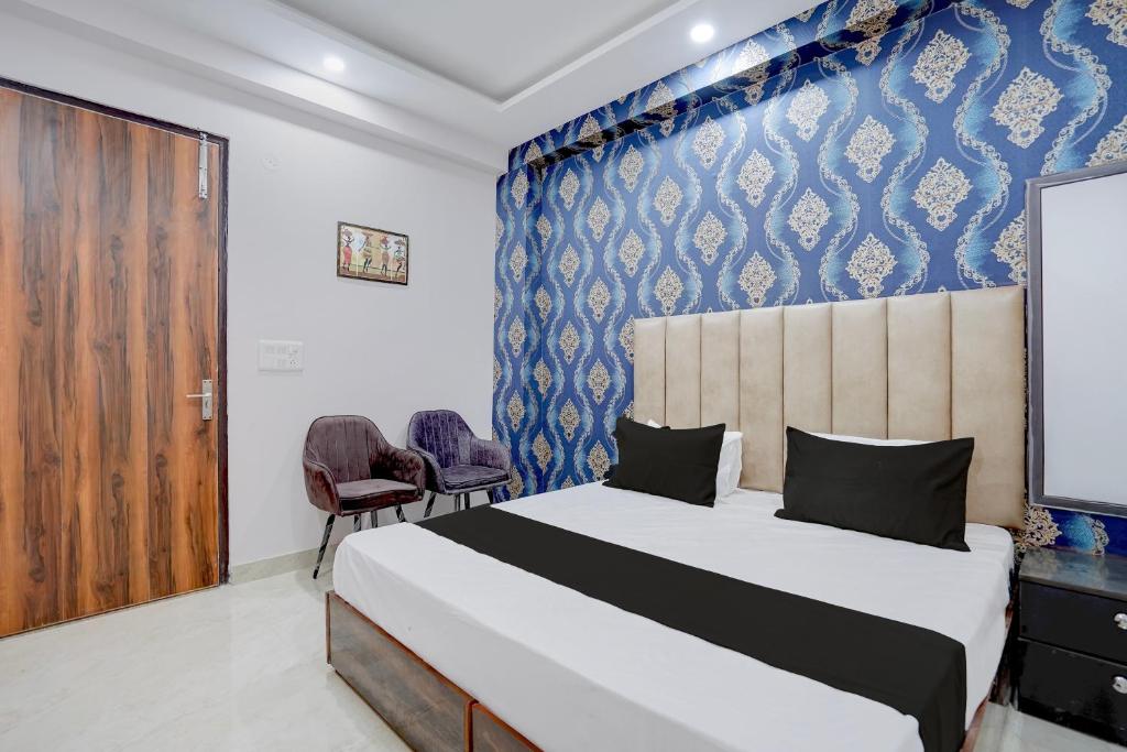 a bedroom with a large bed and a tv at Hotel O Rooftop Inn in New Delhi