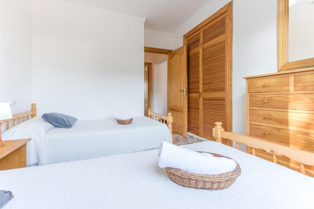 Postel nebo postele na pokoji v ubytování Chalet Falcó with Private Pool and Garden