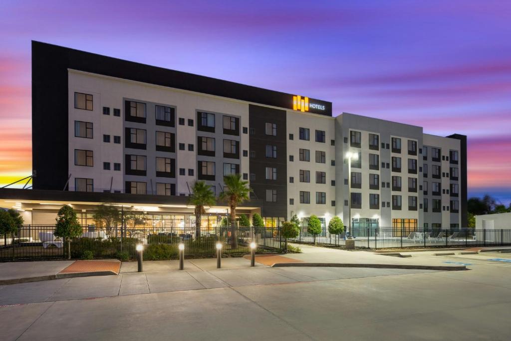 EVEN Hotel Shenandoah - The Woodlands by IHG - Housity