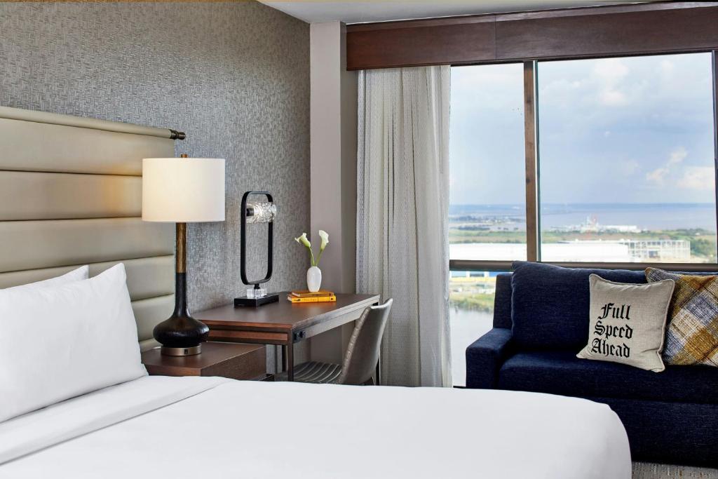 Renaissance Mobile Riverview Plaza Hotel - 