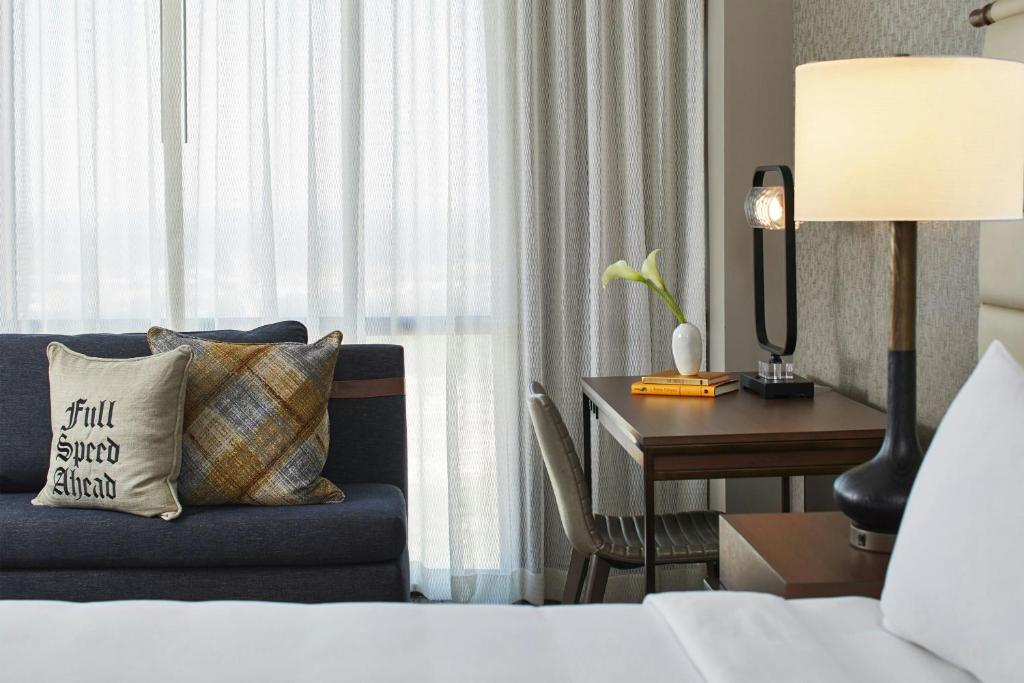 Renaissance Mobile Riverview Plaza Hotel - 