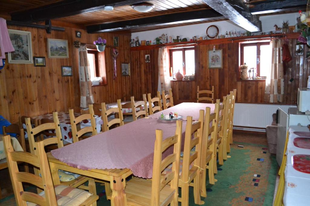 Restaurace v ubytování Guest House Leona