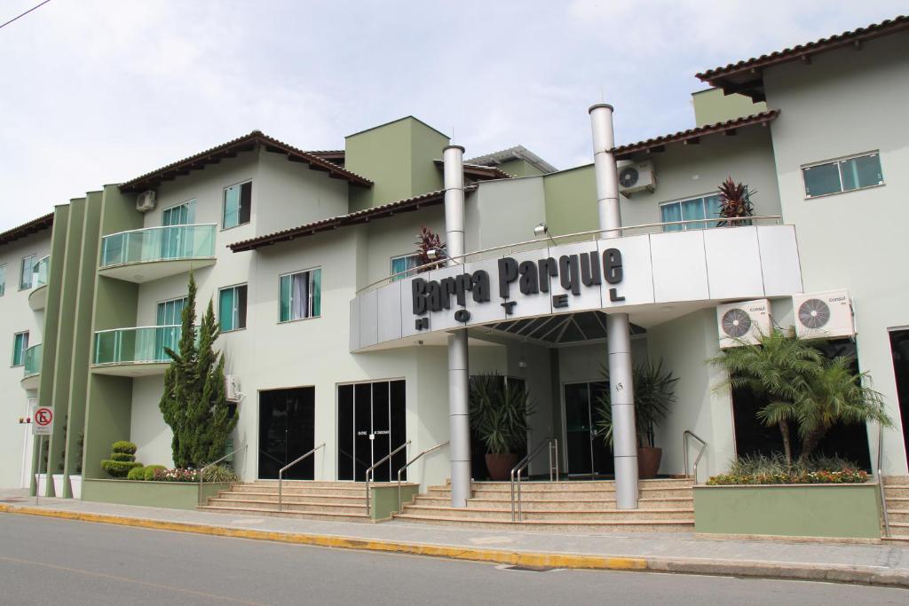 a building with a sign that reads rampopape at Barra Parque Hotel in Jaraguá do Sul