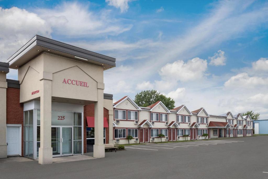 a row of houses in a parking lot at Travelodge by Wyndham Drummondville in Drummondville